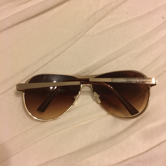 Sunglasses Lot - Picture 6 of 8